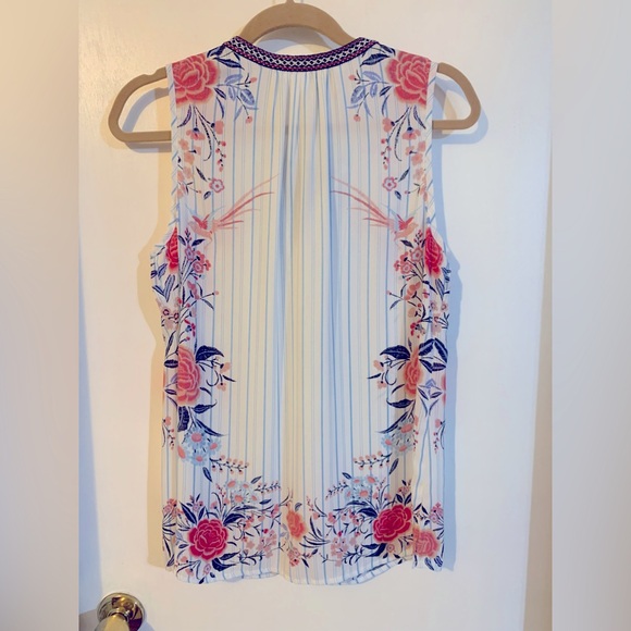 Nice blue striped and floral sleeveless top. Size M. - Picture 2 of 3